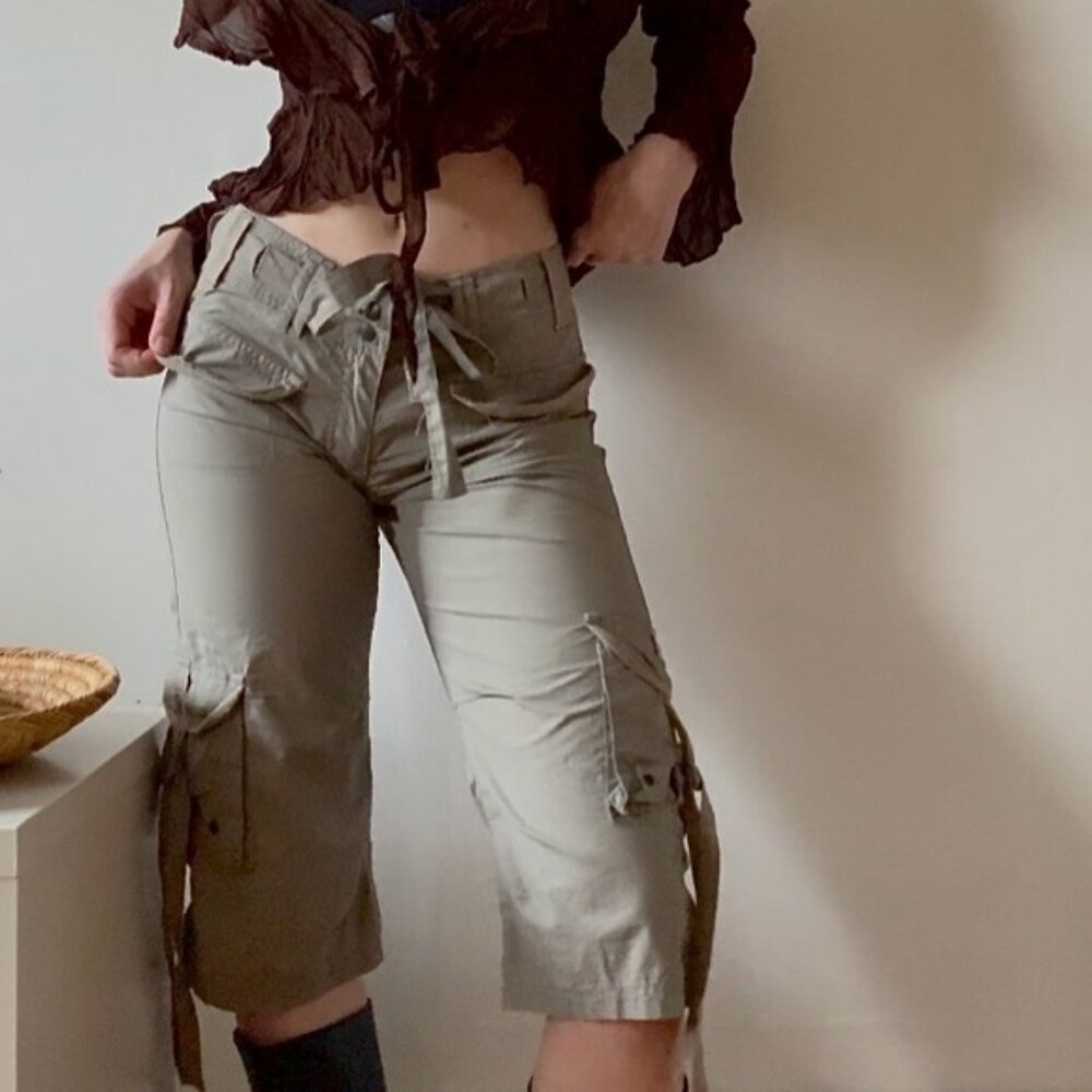 Y2K Nitrogen Cargo Capris – Size 26 (Low Rise)